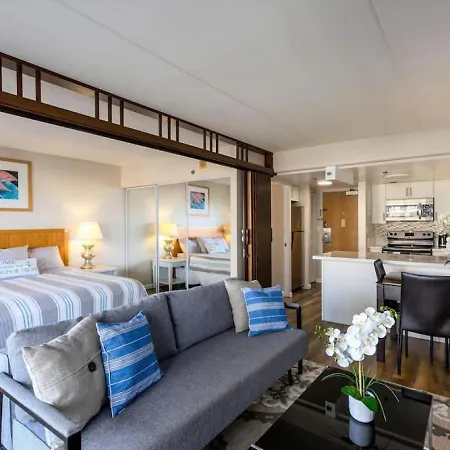 1519 Ilikai Collection 9. Beachfront Resort, Upgraded